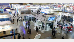 해군 첨단무기 한자리에… 문무대왕함 등 일반 공개