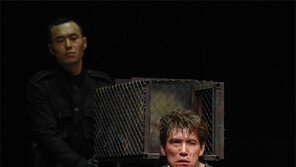 통제사회의 잔혹한 민낯… 배우 이승헌의 연기로 몰입감 더해