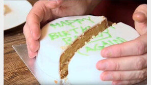 [대박! 이거 봤어?] 케이크를 두 줄로 잘라야 하는 이유