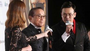 [동아포토]신영균, 대종상 찾은 원로배우