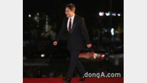 [동아포토]정진영, 빛나는 꽃중년