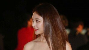 [동아포토]손은서, 과감하게