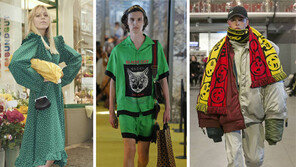 반바지에 긴 양말… 투박한 신발, ‘못난이 패션’ 거리 활보