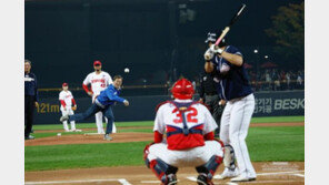 靑 “문재인 대통령 시구, 국민 선택이 현실 됐다”