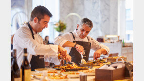 “파에야는 애들처럼 손으로 즐겁게 먹어야 제 맛”