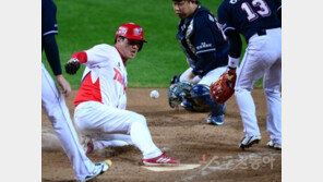 양의지의 뼈아픈 실수, 리그 최고포수도 나무에서 떨어진다