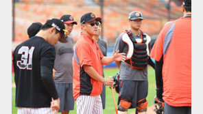 롯데의 조원우 감독 3년 재계약에 담긴 메시지