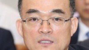 “다스는 누구 겁니까?”, 윤석열 이어 문무일 검찰총장에도 돌직구 질문…답변은?