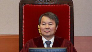 이진성 헌재소장 후보자 지명…바른 “靑 사과부터”, 국민 “구성원칙 무너져” 