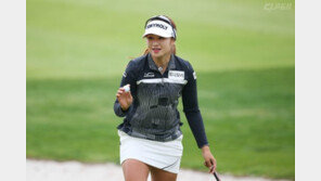 ‘버디 태풍 10개’ 이정은 공동선두 3관왕 야망