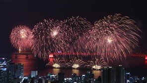 ‘2017 부산 불꽃축제’ 형형색색의 불꽃이 드라마틱하게…
