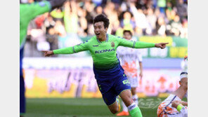 전북 이동국 “최고의 우승시나리오 완성…팬들 위해 유니폼 세리머니”