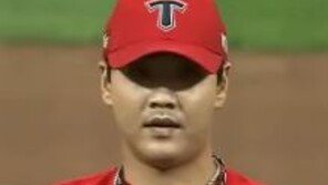 ‘소방수’ 기아 김윤동, 7회 위기 극복…8회말 고효준 교체