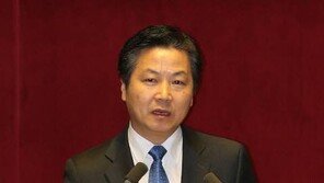 홍종학 논란, 원내대표 회동서 여야 공방…정우택 “장고 끝 악수”