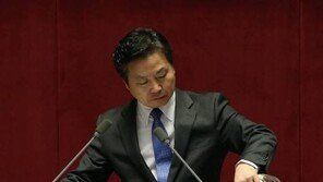 홍종학 딸, 증여세 이어 국제중 재학 논란…“1년 학비, 1500만원”