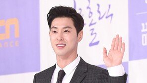 [동아포토]정윤호 ‘열정만수르의 인사’