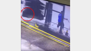 [영상]안전 조치 없이 자동 세차장 청소하다…황천길 갈 뻔
