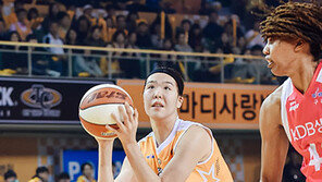 패스의 재미를 차츰 알아가는 KB스타즈 2년차 박지수.