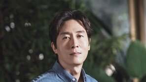 [속보] 배우 김주혁, 교통사고로 사망…“차량 전복, 사고원인 조사 중”