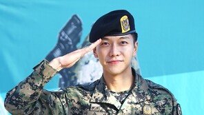 [동아포토]이승기 제대 ‘단결!’