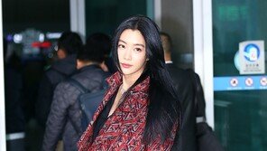 [동아포토]클라라 ‘시선끄는 흑발 카리스마’