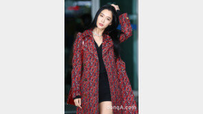 [동아포토]클라라 ‘출국길마다 화보’