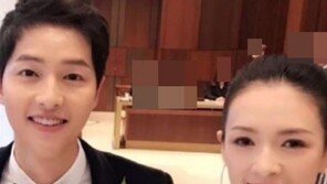 새신랑 송중기, 장쯔이와 다정한 ‘투 샷’…송혜교가 질투할라