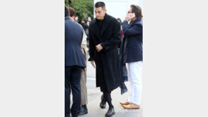 [동아포토]정석원, 카리스마 넘치는 하객 패션