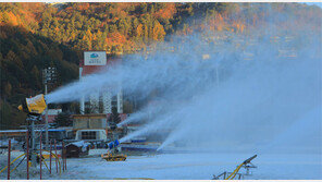 겨울이 성큼… 용평스키장 제설작업