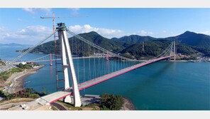 남해대교 옆 교량 명칭 싸움 “노량해전만큼 치열”