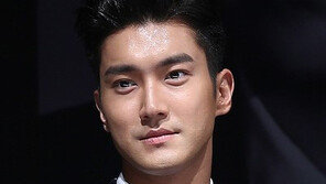 반려견에 발목 잡힌 최시원