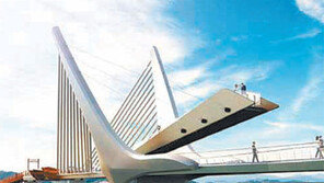 강진만 생태공원에 큰고니 조형물 설치