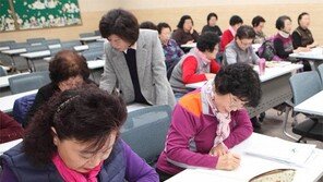 “까막눈 벗어나니 늙어서도 새 세상”