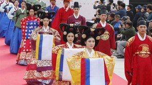 세운상가 앞 궁중의상 패션쇼