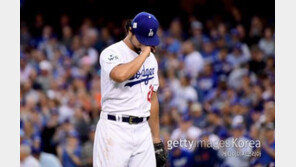 다르빗슈, 1.2이닝 5실점 ‘뭇매’ …월드시리즈 7차전 중압감에 ‘와르르’