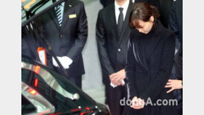 [동아포토]이유영, 마지막 인사