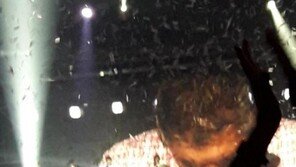 나훈아 콘서트 후기 보니 “노래하면서 윗옷 찢더라…할매들 함성↑”