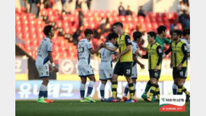 비겨버린 인천·전남…누구도 웃을 수 없었다