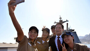 청해부대 찾아간 송영무 국방