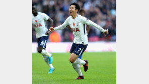 ‘손흥민 결승골’, 토트넘 팬들 난리 “‘소니’ 욕하던 팬들 다 어디갔냐?” 