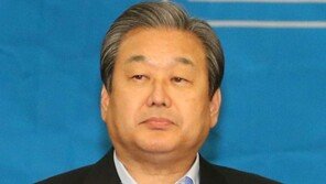 ‘바른정당 탈당’ 김무성 “보수통합해 文정부 폭주 막아야…모든 비난 감수”