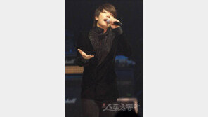 靑 18번 된 박효신의 ‘야생화’…탁현민 행정관의 선곡?