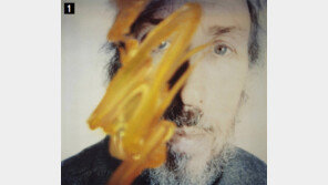 새로움 갈구한 캔버스 실험가, 강박에 가까운 터치