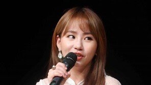 [동아포토]어반자카파 조현아 ＂더 유닛 촬영은 즐거워＂