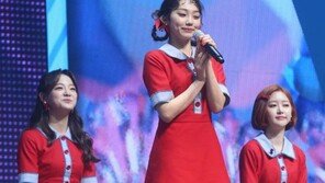 [화보]구구단 미나, 김세정 따라잡기.. 최강 애교