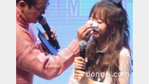 “팬들 덕분에…” 김소희, 데뷔앨범 쇼케이스서 ‘눈물’