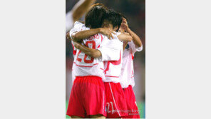 [최현길의 스포츠에세이] 위기의 한국축구 전면에 등장한 두 남자 이야기