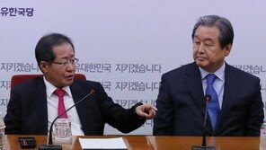 홍준표, 김무성 등 바른정당 탈당파 보자마자 “저기 내 자리인데?” 견제