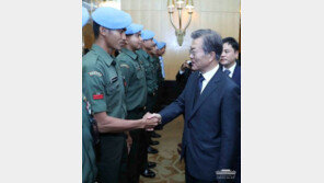 인도네시아 경호원, 문재인 대통령에 ‘한국어 관등성명’…이유는?