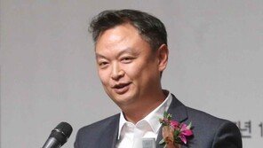 [동아포토]강윤성 감독, 영평상 신인감독상 수상